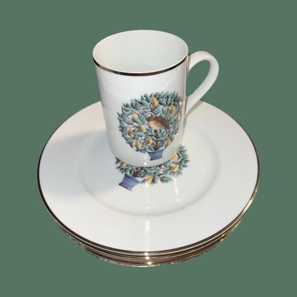 NIB Vintage Avon Twelve Days of Christmas Coffee Mugs & Dessert Plates 14K Rims - Picture 1 of 6